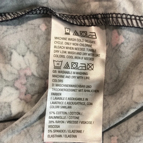 🌸NEW🌸 D & CO. Floral Top - Picture 5 of 7